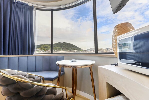 Deluxe Room, Ocean View | Individually decorated, individually furnished, desk, free WiFi