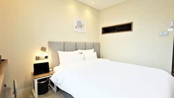 Studio | Individually decorated, individually furnished, desk, free WiFi