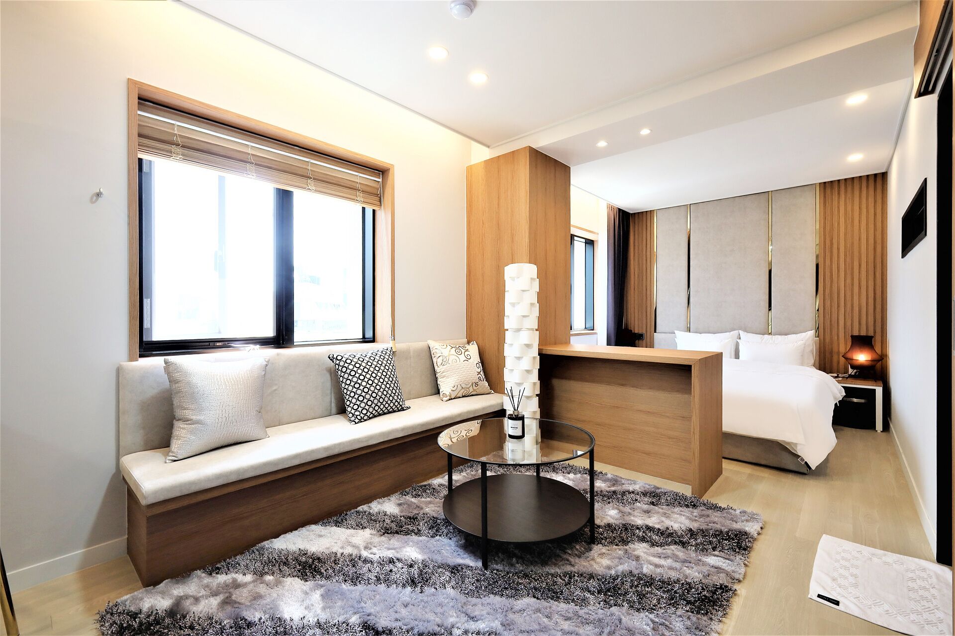 Queen Suite Room | Décoration personnalisée, ameublement personnalisé, bureau
