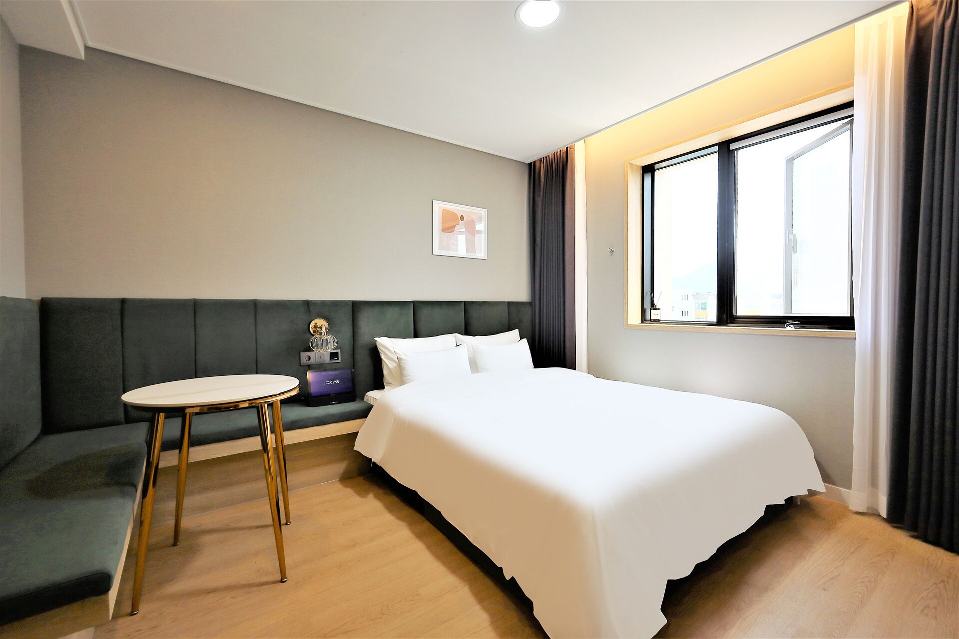 King Suite Room | Décoration personnalisée, ameublement personnalisé, bureau