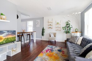 Living area - Radiant Hideaway with ShellCrestCorp Apt 102 (Memphis)