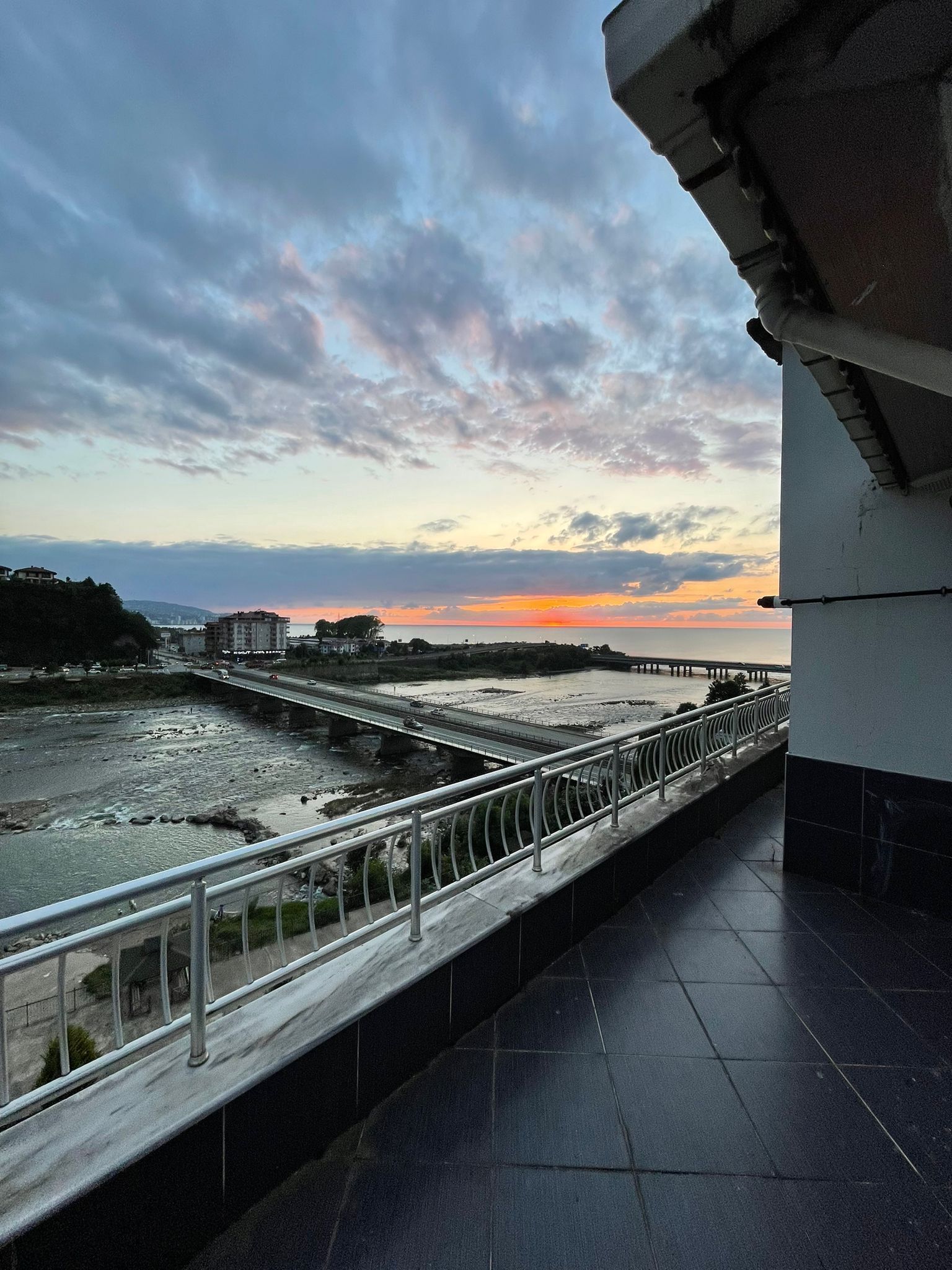 Black Sea and Firtina River Duplex Terrace Apartment. 