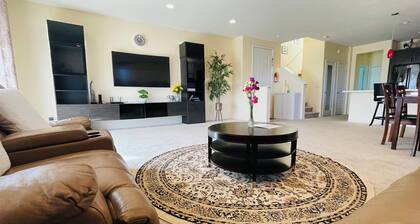 Modern Spacious home in Murrieta near Temecula wineries and Historic Old Town