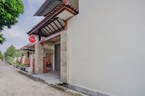 Front of property - Hotel O Kenari House Syariah (Depok)
