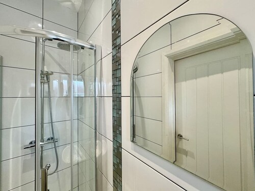 Limpenny Studio - Budget Stay for Solo Guests