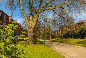 Property grounds - Limpenny Studio MyShortLets (Nottingham)