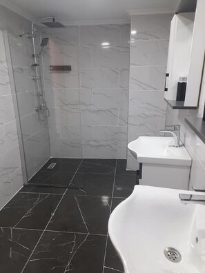 Comfort Triple Room | Bathroom | Shower, rainfall showerhead, hair dryer, towels - Kusadasi Ephesian Hotel Guesthouse (Kusadasi)