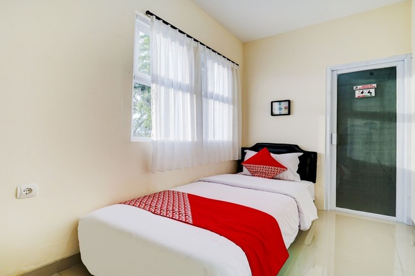 Standard Single Room | Laptop workspace, free WiFi, bed sheets