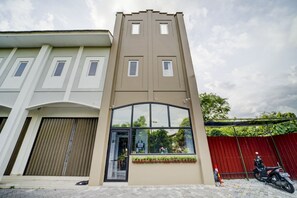Front of property - Hotel O River inn Malioboro (Yogyakarta)
