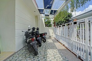 Front of property - OYO 90804 Oma Uti Homestay Syariah (Yogyakarta)