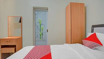 Standard Double Room | Desk, laptop workspace, free WiFi, bed sheets