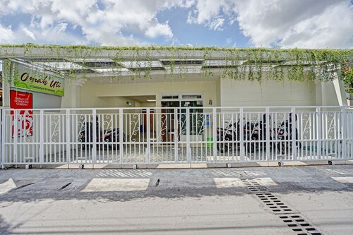 OYO 90804 Oma Uti Homestay Syariah