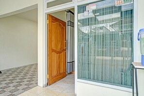 Front of property - OYO 90804 Oma Uti Homestay Syariah (Yogyakarta)