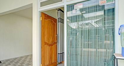 OYO 90804 Oma Uti Homestay Syariah
