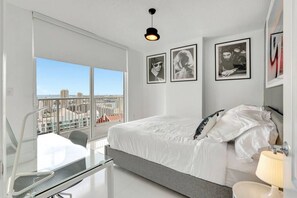 3 Schlafzimmer, Schreibtisch, Bügeleisen/Bügelbrett, kostenloses WLAN