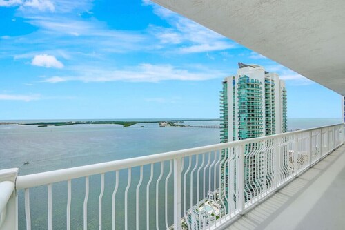 3BR Penthouse with European Flair & Amazing Views