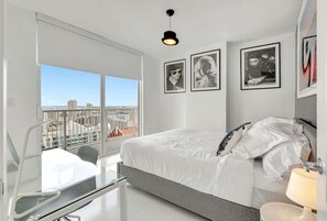3 bedrooms, iron/ironing board, free WiFi, bed sheets - 3BR Penthouse with European Flair & Amazing Views (Miami)