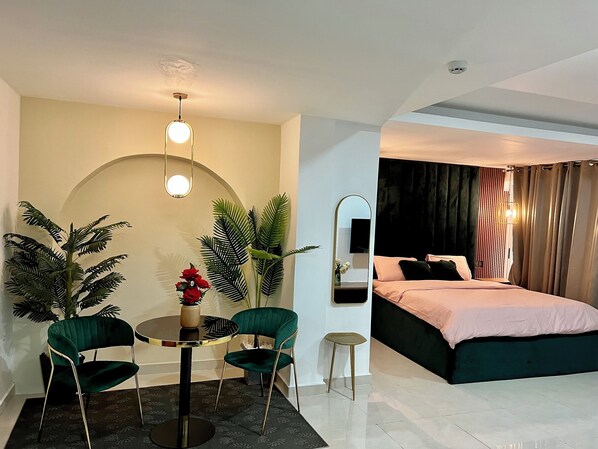 1 室のベッドルーム、セーフティボックス (室内)、アイロン / アイロン台、WiFi (無料)