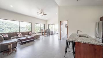 Apartment, 3 Bedrooms | Interior