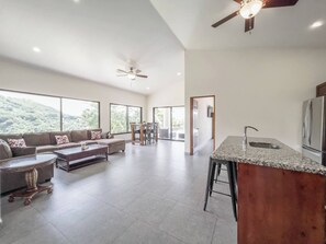 Apartment, 3 Bedrooms | Interior - Journeys End-stunning Views In Gated Community (Atenas)