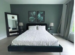 3 bedrooms, iron/ironing board, WiFi, bed sheets - Luxury Trailside Golf Retreat (Uxbridge)