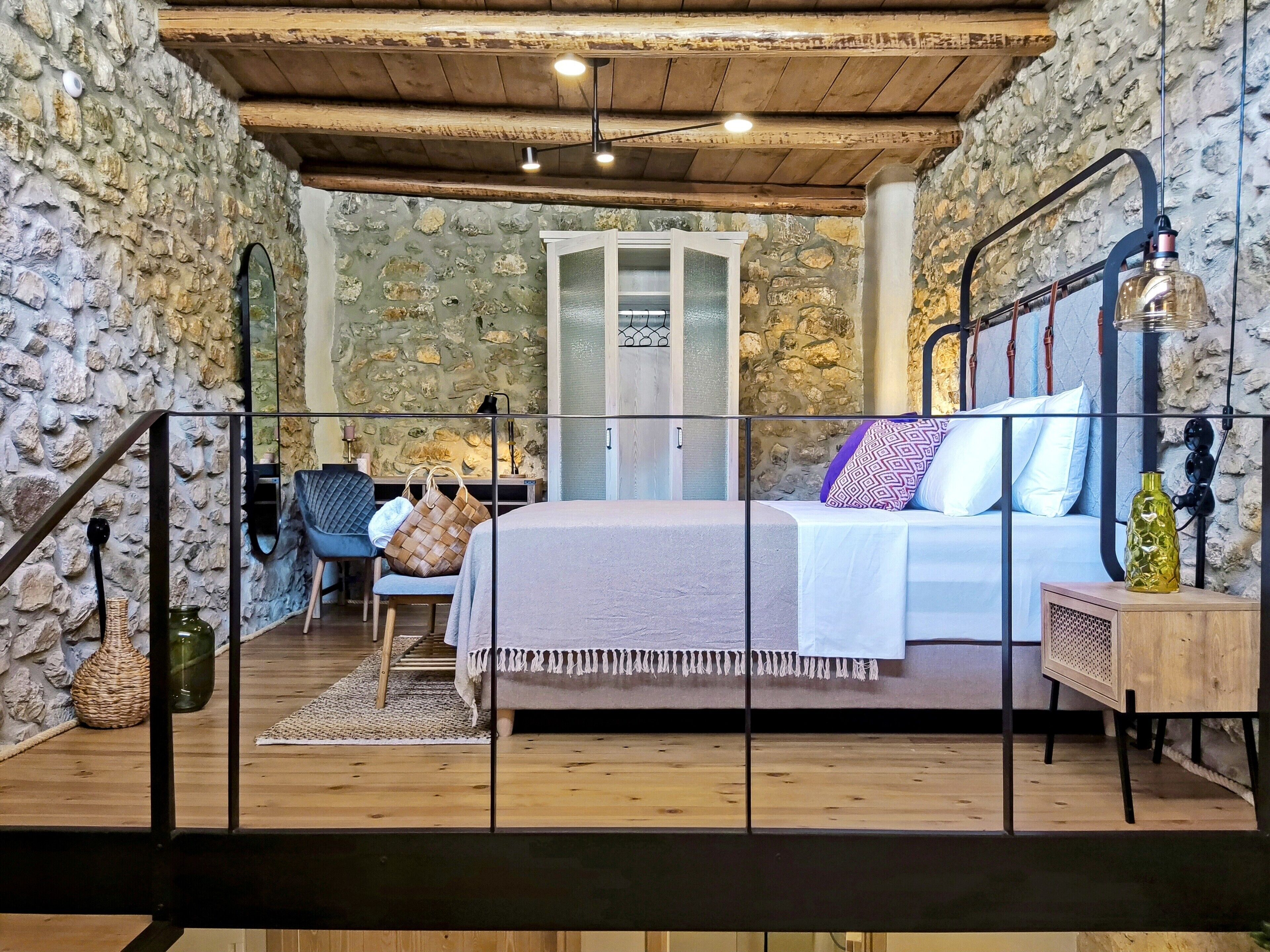 Deluxe Studio | Hypo-allergenic bedding, Select Comfort beds, individually decorated