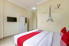 Standard Double Room | Laptop workspace, free WiFi, bed sheets