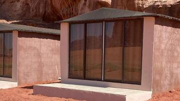 Kamar Triple Deluks, kamar mandi pribadi, pemandangan gunung | 1 kamar tidur dan didekorasi berbeda-beda