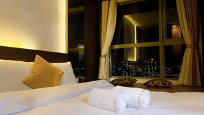 ลักซ์ชัวรี่อพาร์ทเมนท์ | ห้องพักตกแต่งอย่างมีเอกลักษณ์, ตกแต่งพิเศษโดยเฉพาะ, โต๊ะทำงาน