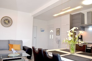 Apartment, 2 Bedrooms, Smoking, Balcony | Interior