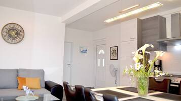 Apartment, 2 Bedrooms, Smoking, Balcony | Interior