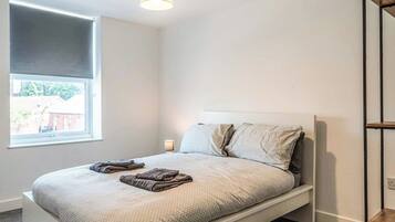 2 bedrooms, iron/ironing board, WiFi, bed sheets