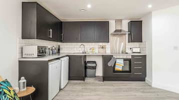 KĂŒhlschrank, Mikrowelle, Ofen, Toaster