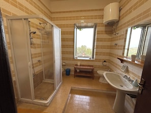 Apartment, 2 Bedrooms, Terrace, Garden View | Bathroom
