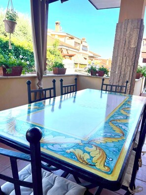 Outdoor dining - Detached solution: first and second floor of beautiful cottage (Marco Simone)