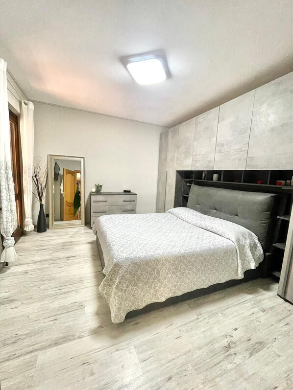 2 slaapkamers, een strijkplank/strijkijzer, wifi, beddengoed