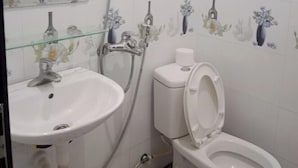 A bathroom with a sink, toilet, and shower. - Ha Giang Yolo House and Loop Tours (Ha Giang 1)