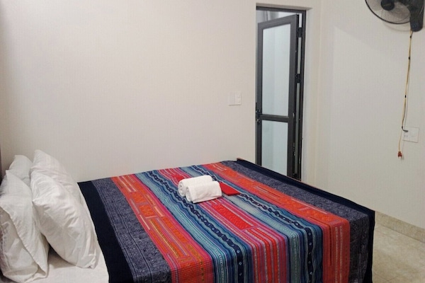 Desk, laptop workspace, soundproofing, free WiFi