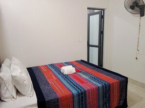 Doppia Classic | Una scrivania, postazione laptop, insonorizzazione, Wi-Fi gratuito