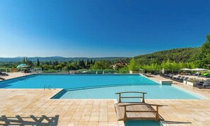Inomhuspool och utomhuspool
