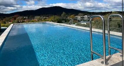 Modern 1-bedroom Unit in Dicksonnear Shops