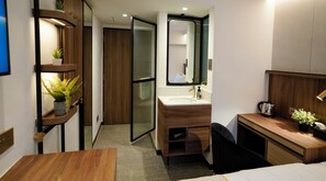 Double Room, Window, DAYUSE, 9hrs: 9AM-6PM | Skrivebord, gratis Wi-Fi, sengetøj