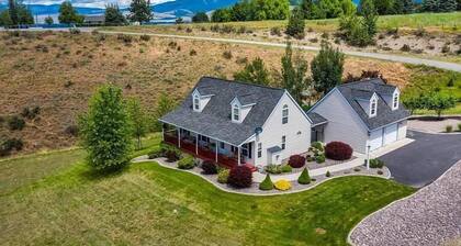 Cozy Linda Vista home with great valley views
