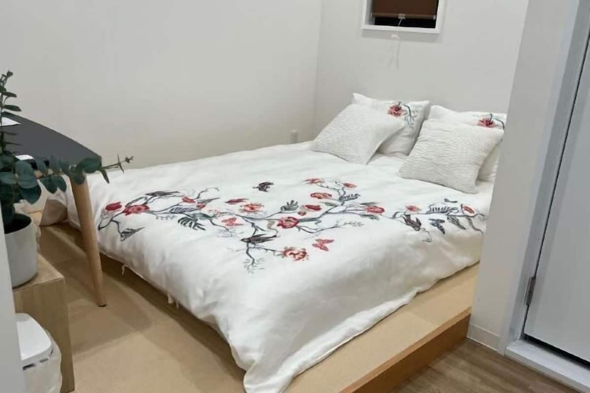 1 bedroom, down duvets, individually decorated, individually furnished