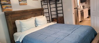 The Beehive is 19 miles from I-95, 16 miles from I-26. Fishing, hunting & more. 