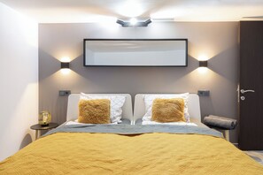 5 bedrooms, iron/ironing board, travel crib, free WiFi