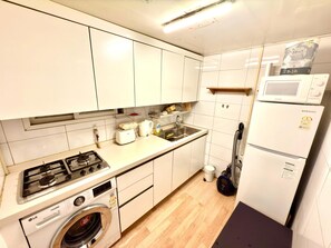 Fridge, microwave, stovetop, dishwasher