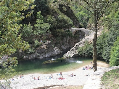 Aubenas Vals LES Bains, Rivière 15 Mns, Villa Neuve, 12 Personnes, Climatisée