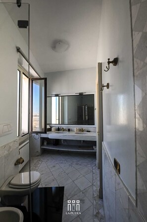 Shower, hair dryer, bathrobes, slippers
