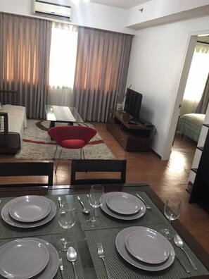 Dining - 2 Bdrm Condo in Cebu - Opposite Ayala (Cebu City)